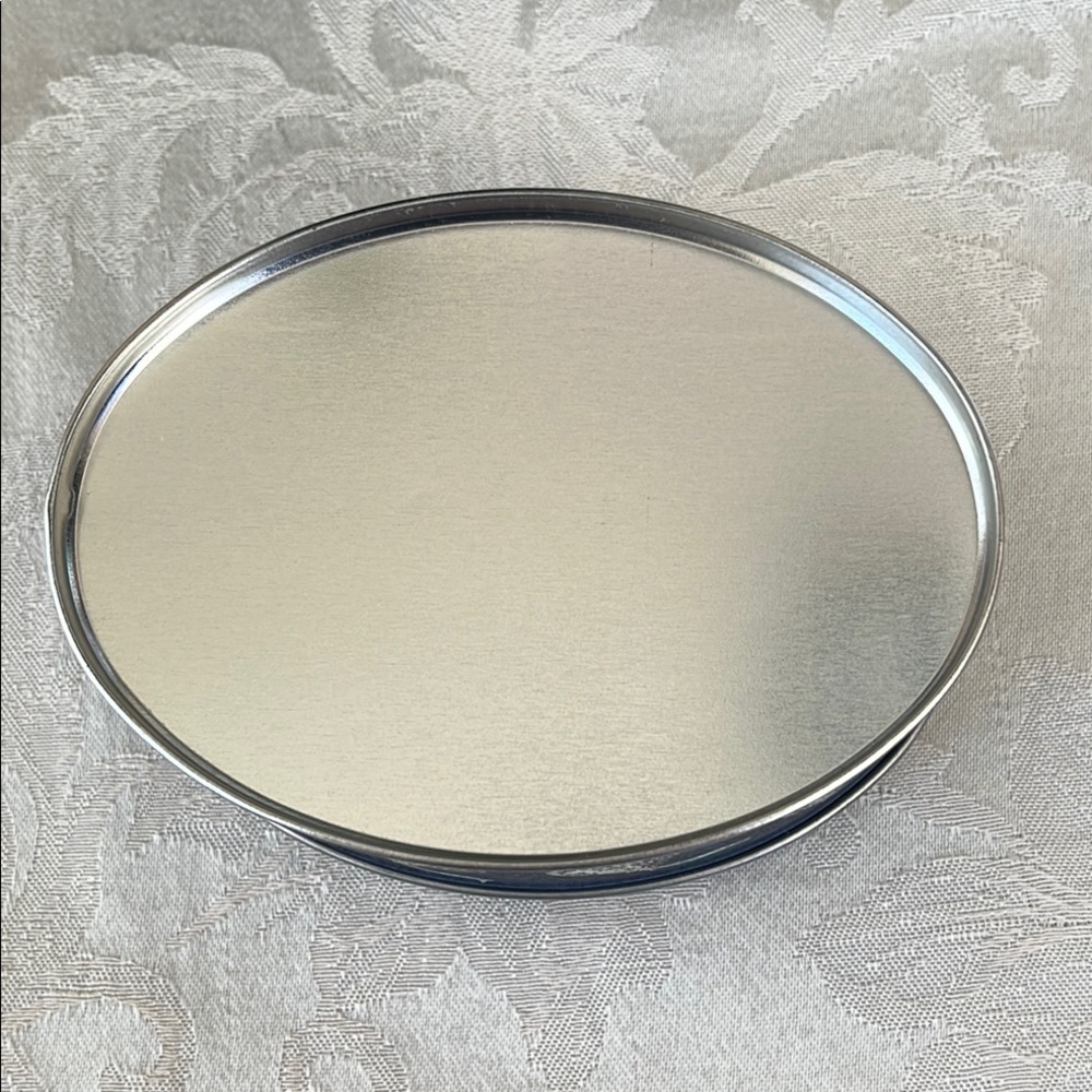 Hershey's Milk Chocolate Kisses Oval Tin-Empty - Picture 4 of 7
